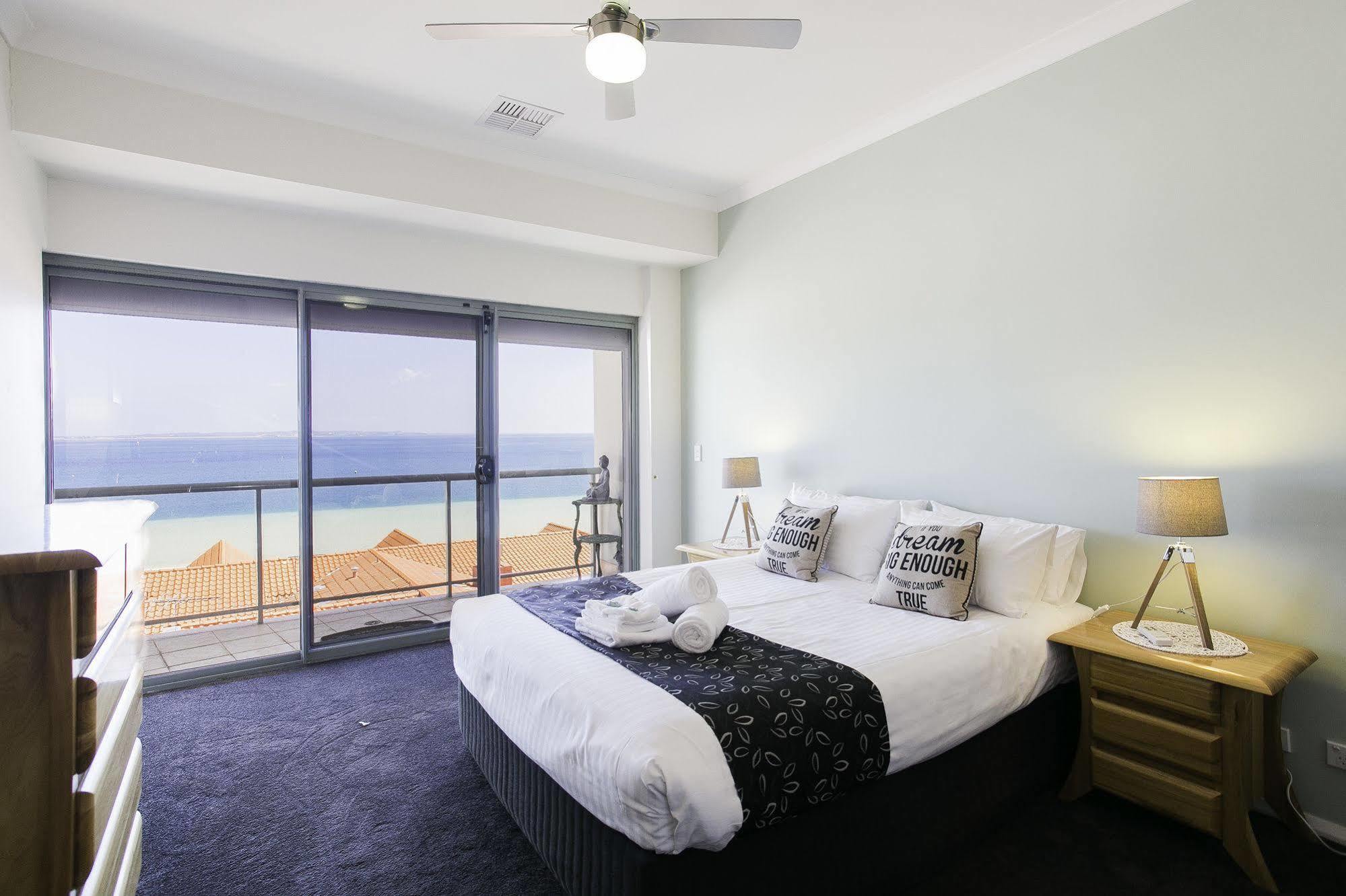 Boardwalk By Rockingham Apartments ภายนอก รูปภาพ