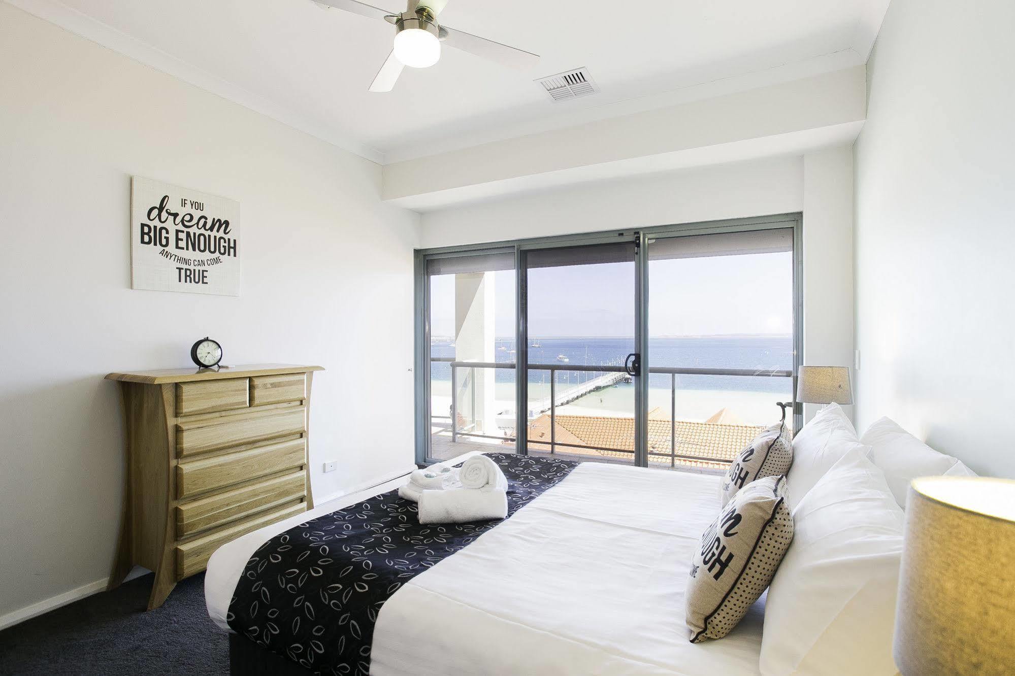 Boardwalk By Rockingham Apartments ภายนอก รูปภาพ