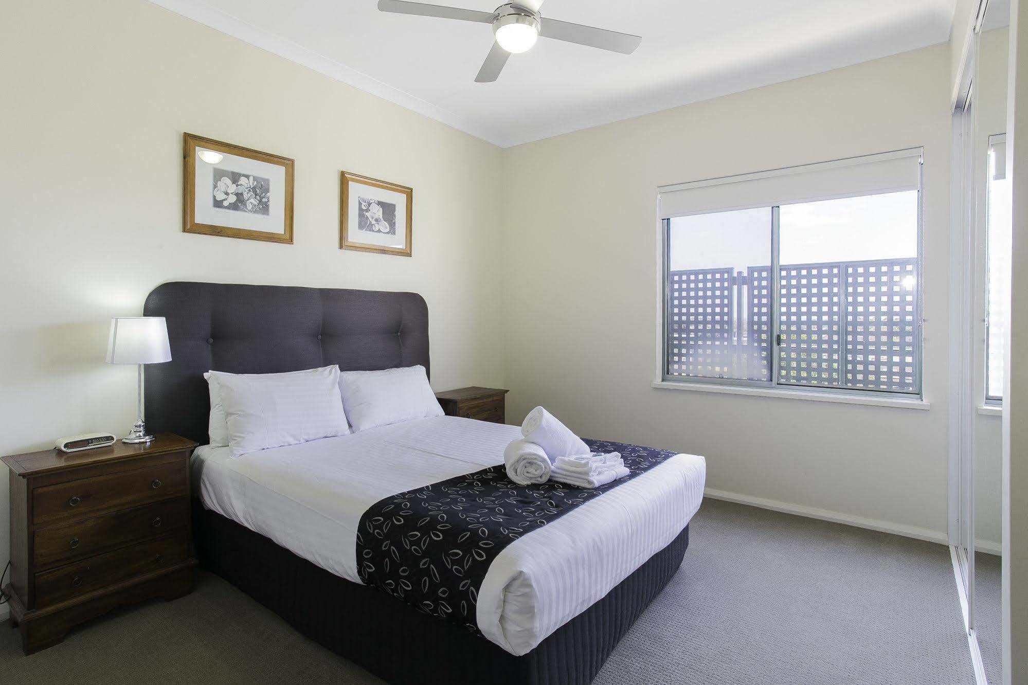Boardwalk By Rockingham Apartments ภายนอก รูปภาพ