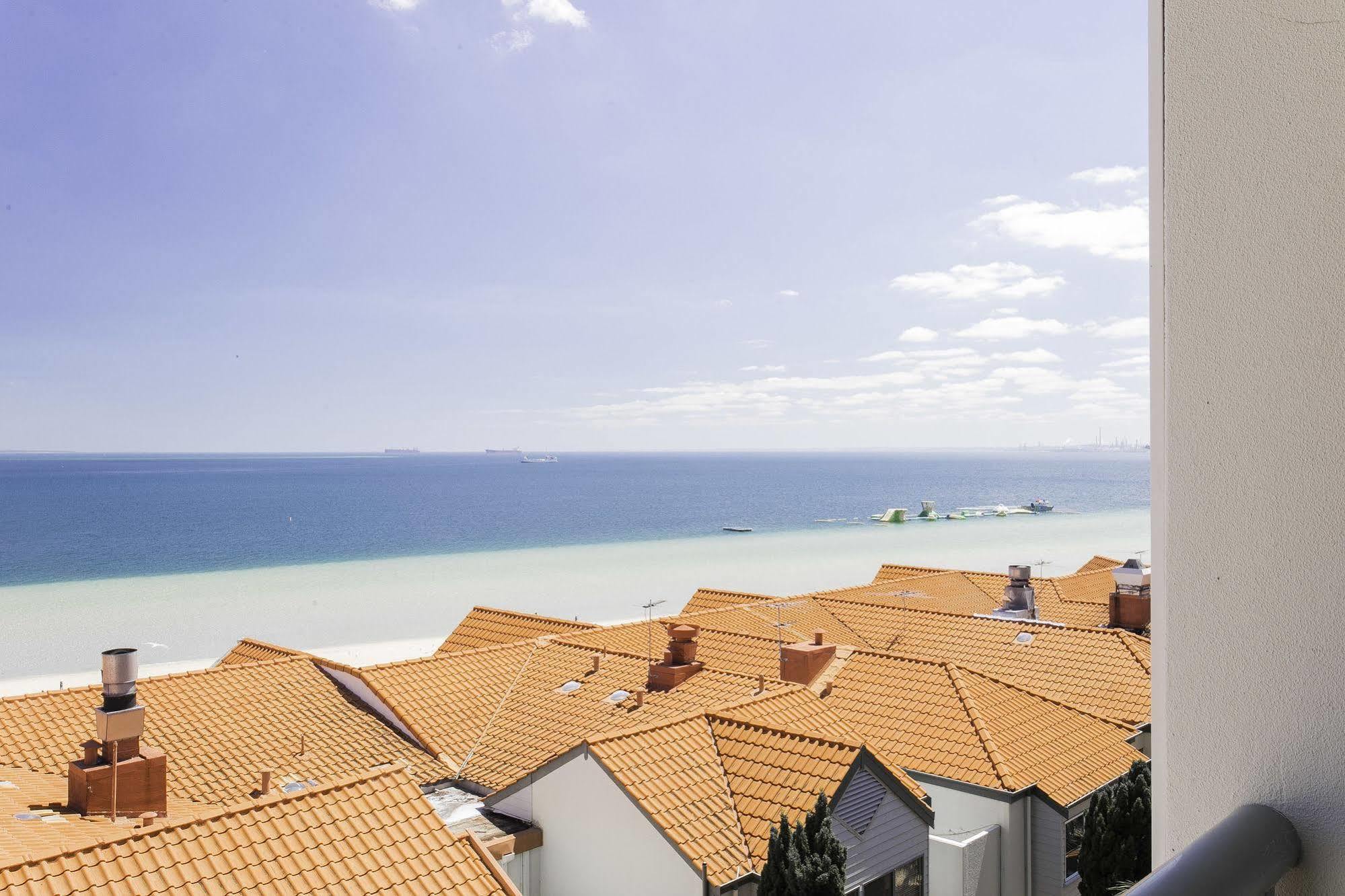 Boardwalk By Rockingham Apartments ภายนอก รูปภาพ